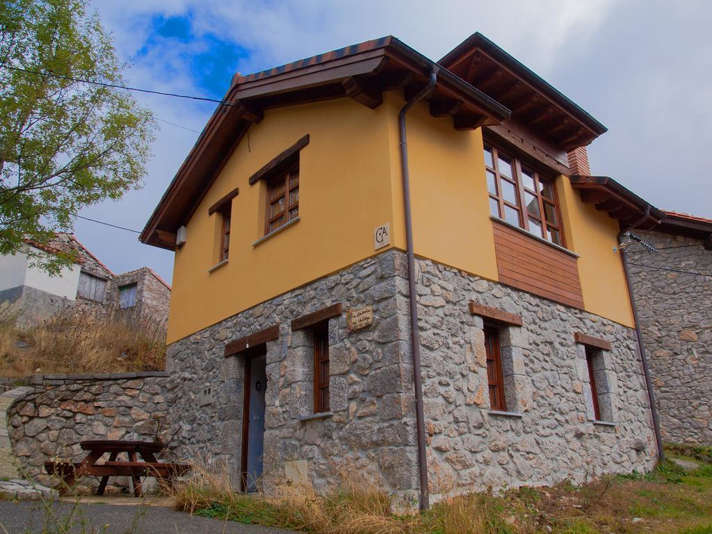 Casa Rural La Cabana Del Valleyu Sotres Eksteriør bilde