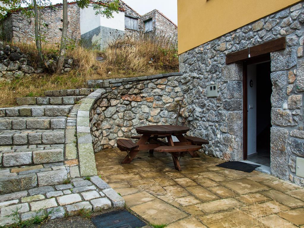 Casa Rural La Cabana Del Valleyu Sotres Eksteriør bilde